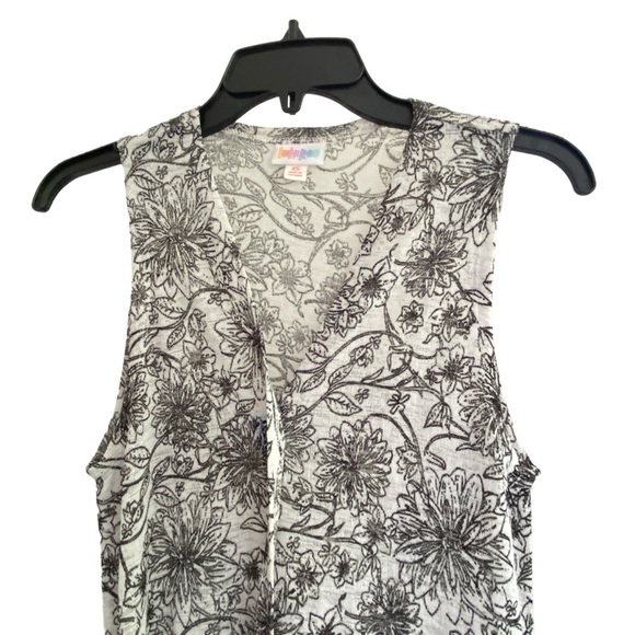 LulaRoe JOY Sleeveless Duster Vest Black White Floral Pattern Size XS - Picture 2 of 9